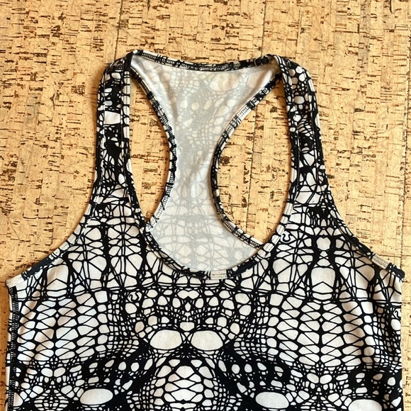 Athletic Lulu Lemon tank top - Picture 6 of 7